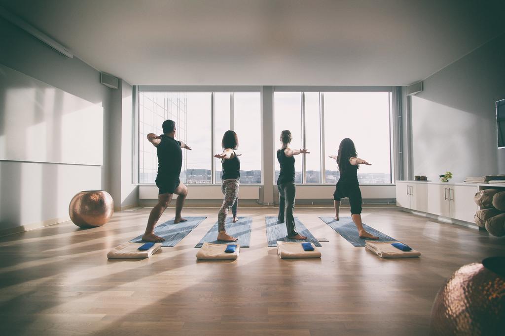 ホテル アッパー ハウス ヨーテボリ エクステリア 写真 A yoga class