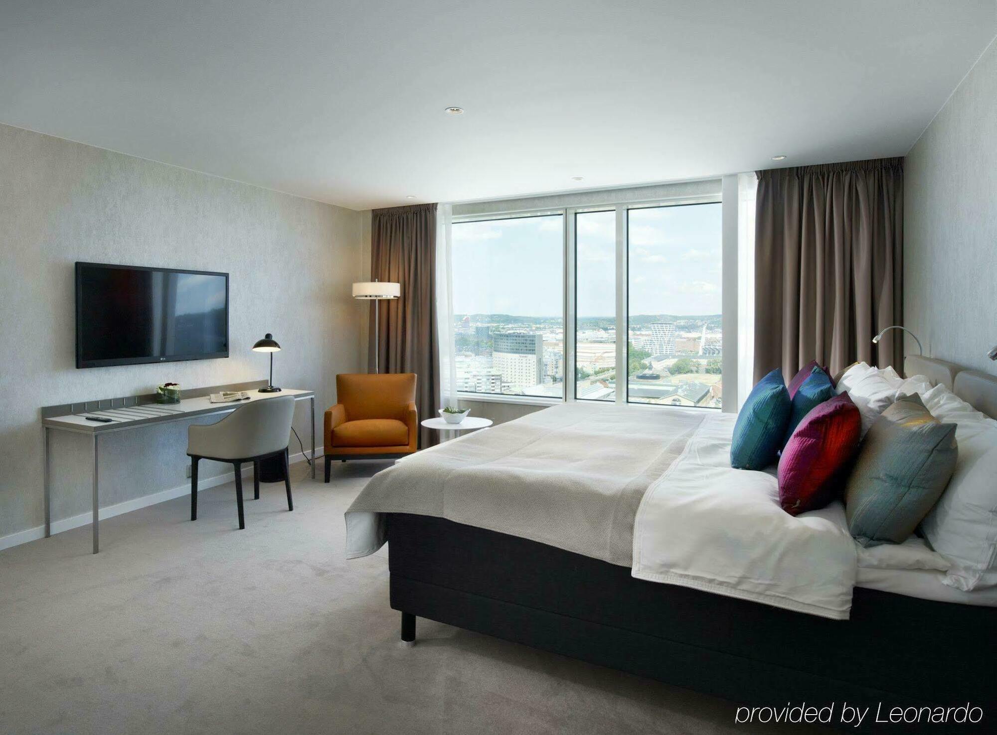 ホテル アッパー ハウス ヨーテボリ エクステリア 写真 A bedroom at Leonardo Royal Hotel Berlin